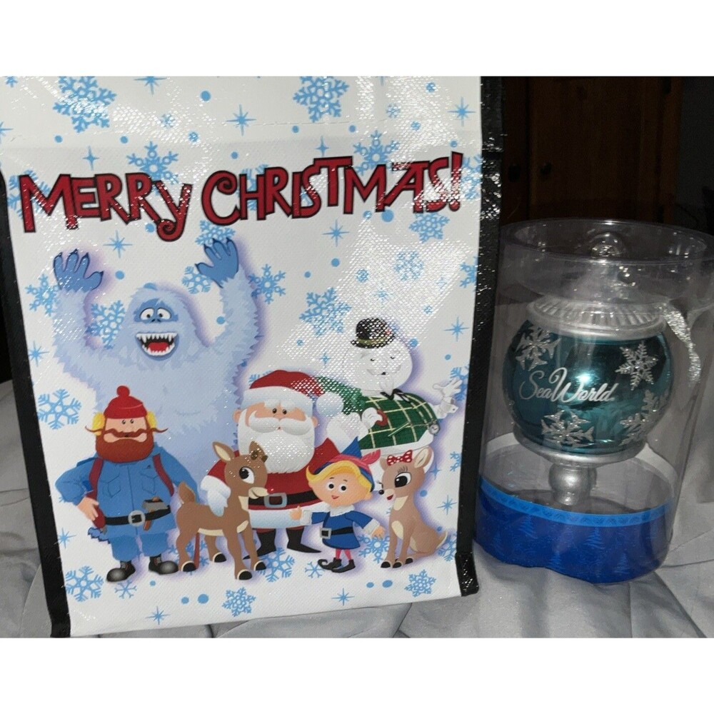 SeaWorld Limited Edition Exclusive Glass Snowflake Ball Christmas Ornament W/Bag